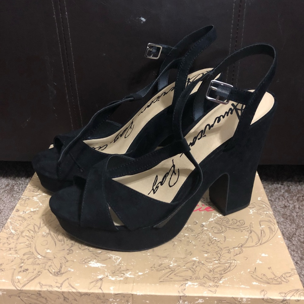 Sandals 🖤🖤🖤 - Picture 2 of 4